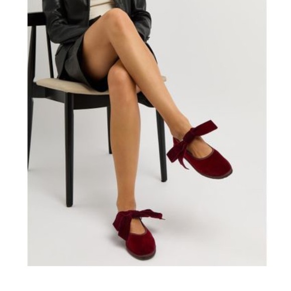 Venezia Red Dress Shoes with Velvet Bow - Picture 5 of 5